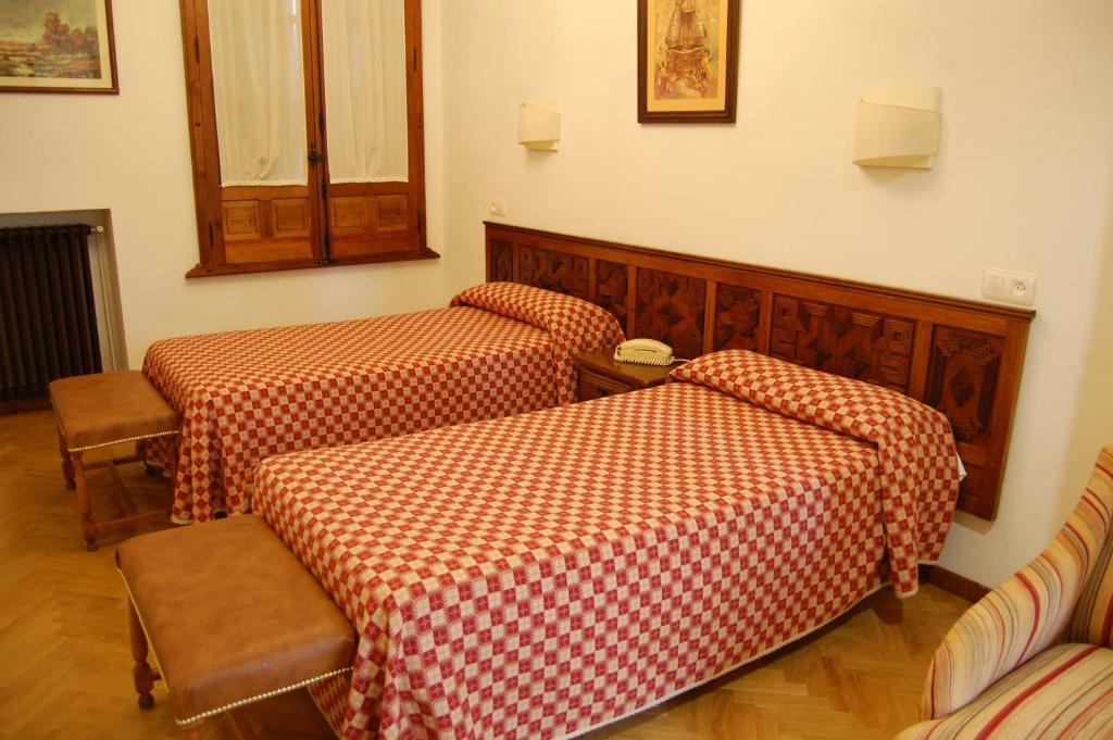 Hospederia Del Real Monasterio Hotel Guadalupe  Kamer foto