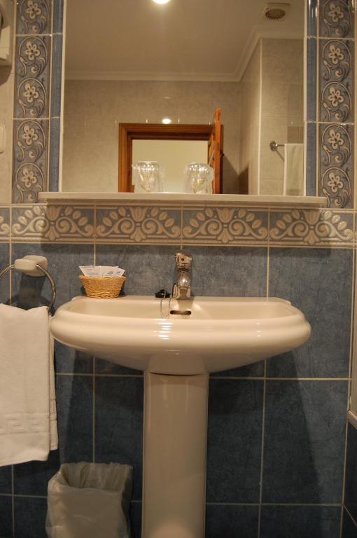 Hospederia Del Real Monasterio Hotel Guadalupe  Kamer foto