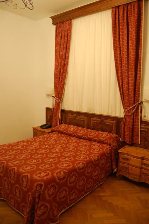 Hospederia Del Real Monasterio Hotel Guadalupe  Kamer foto