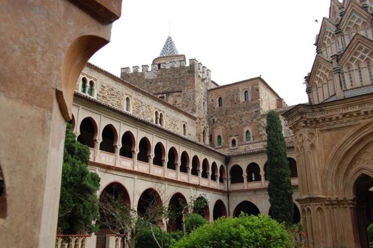 Hospederia Del Real Monasterio Hotel Guadalupe  Buitenkant foto
